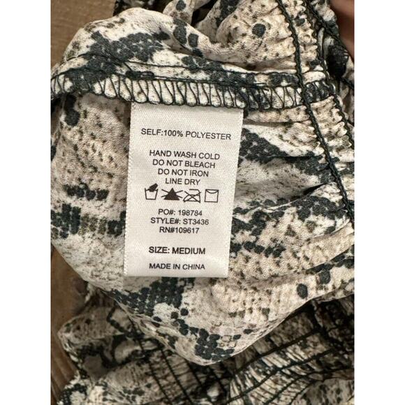 Shinestar Snake Print L/S Mock Neck Cropped Blouse Elastic Accents - JR Size M - Picture 5 of 6